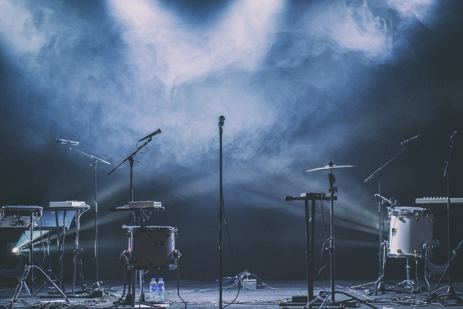 Stage + crowd, live concert coverage